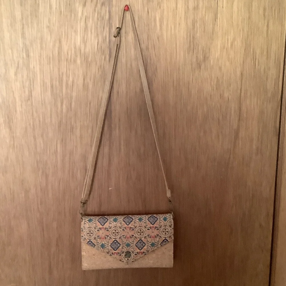 CORK ENVELOPE CROSSBODY BAG